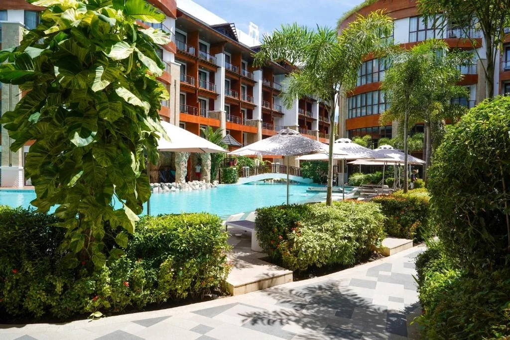 West Grand Deluxe Family Pool Access