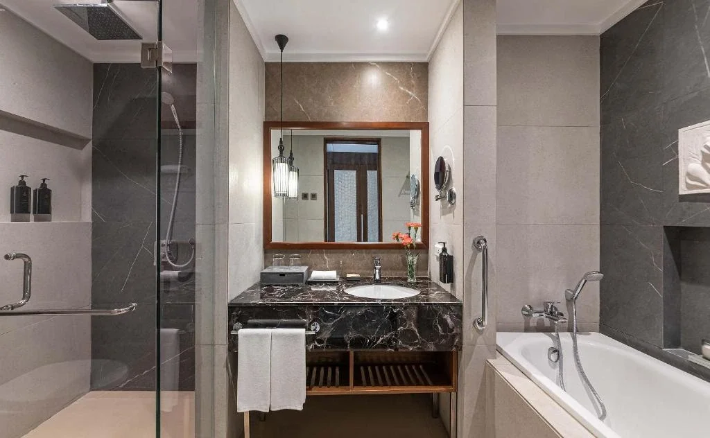 East Junior Suite
