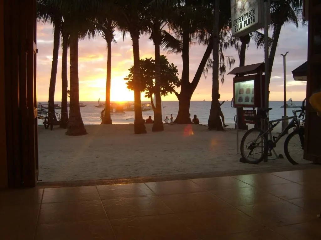 Sulu Plaza, Boracay — Photo 9
