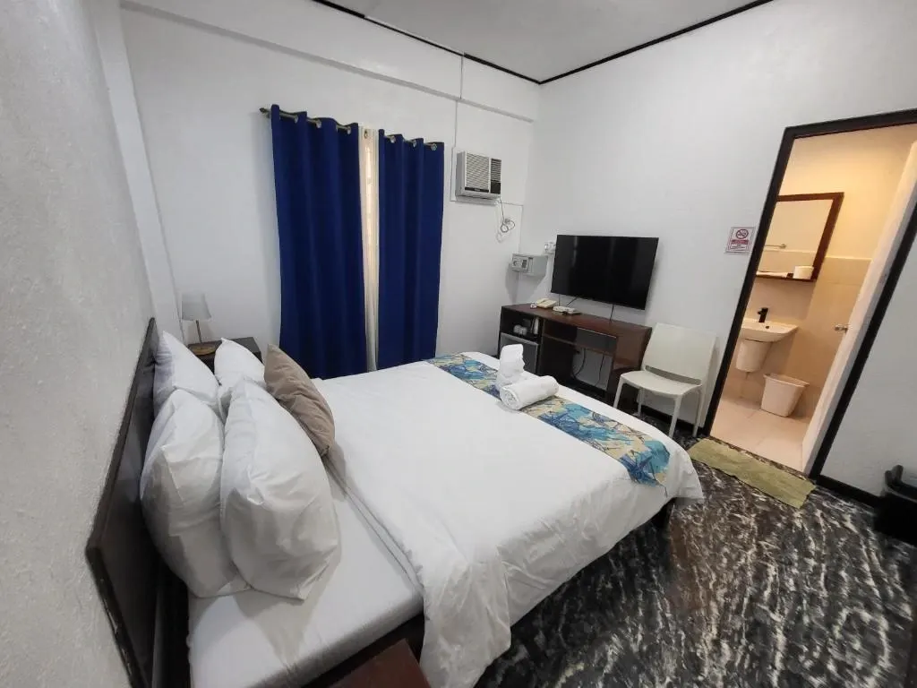 Budget Double Room at Sun Villa Beachfront Hotel, Balabag, Boracay