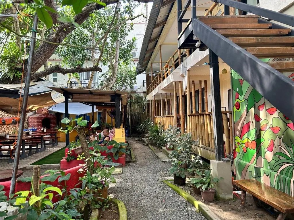 The Lazy Dog Bed & Breakfast, Balabag, Boracay — Photo 13
