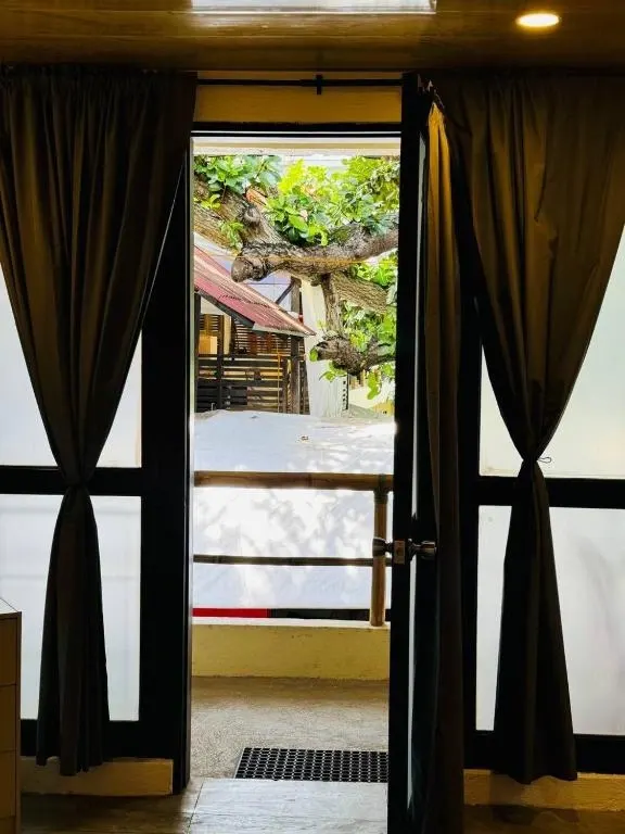 Cottage Queen at The Lazy Dog Bed & Breakfast, Balabag, Boracay