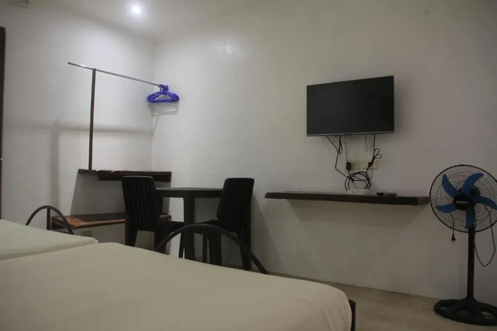 Triple Room at The Lazy Dog Bed & Breakfast, Balabag, Boracay