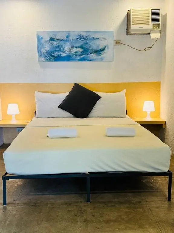 Cottage Queen at The Lazy Dog Bed & Breakfast, Balabag, Boracay