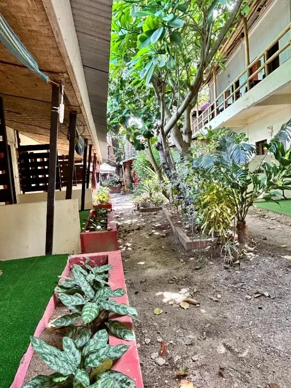 Triple Room at The Lazy Dog Bed & Breakfast, Balabag, Boracay