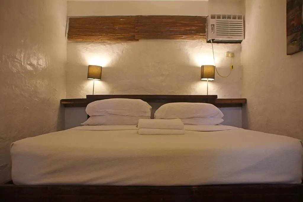 Cottage Queen at The Lazy Dog Bed & Breakfast, Balabag, Boracay