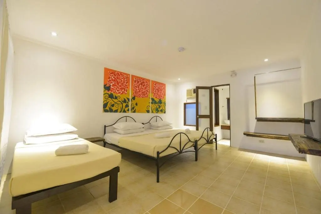 Triple Room at The Lazy Dog Bed & Breakfast, Balabag, Boracay