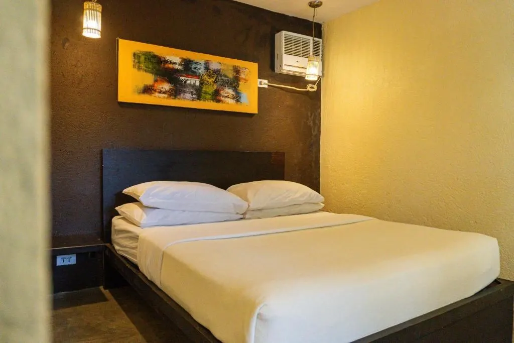 Cottage Queen at The Lazy Dog Bed & Breakfast, Balabag, Boracay
