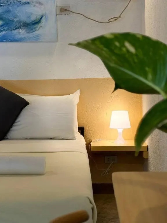 Cottage Queen at The Lazy Dog Bed & Breakfast, Balabag, Boracay