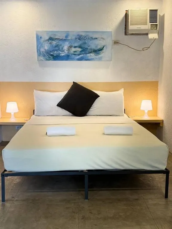 Cottage Queen at The Lazy Dog Bed & Breakfast, Balabag, Boracay
