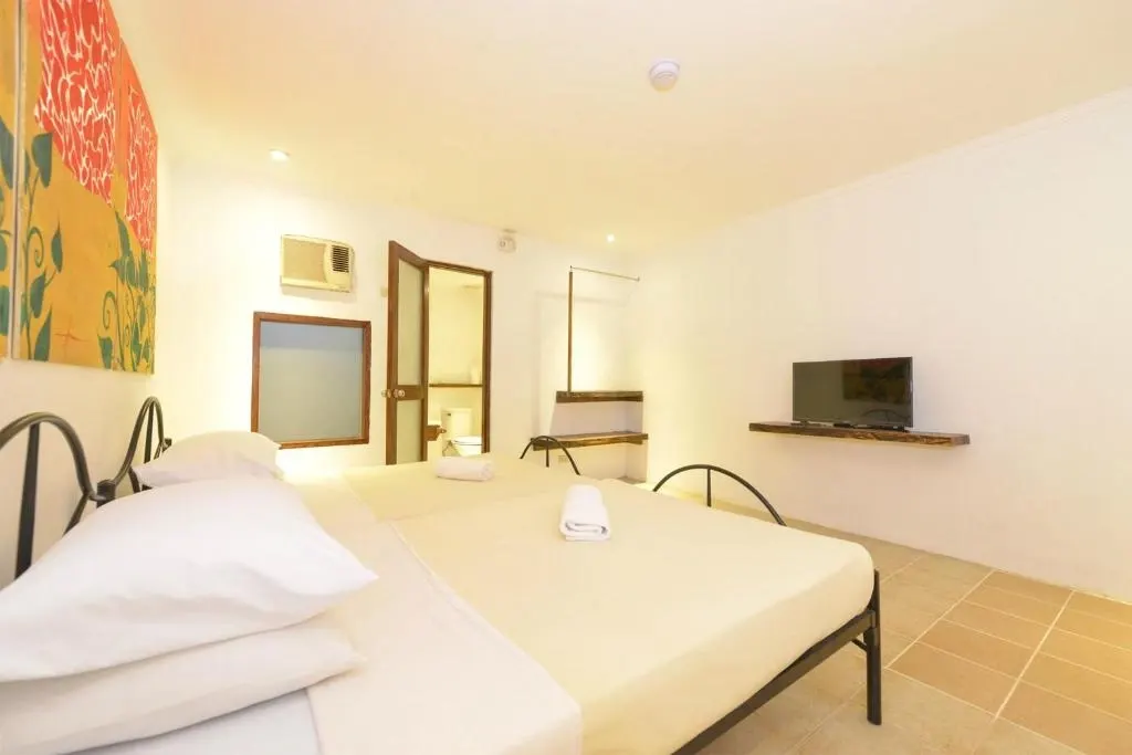 Triple Room at The Lazy Dog Bed & Breakfast, Balabag, Boracay