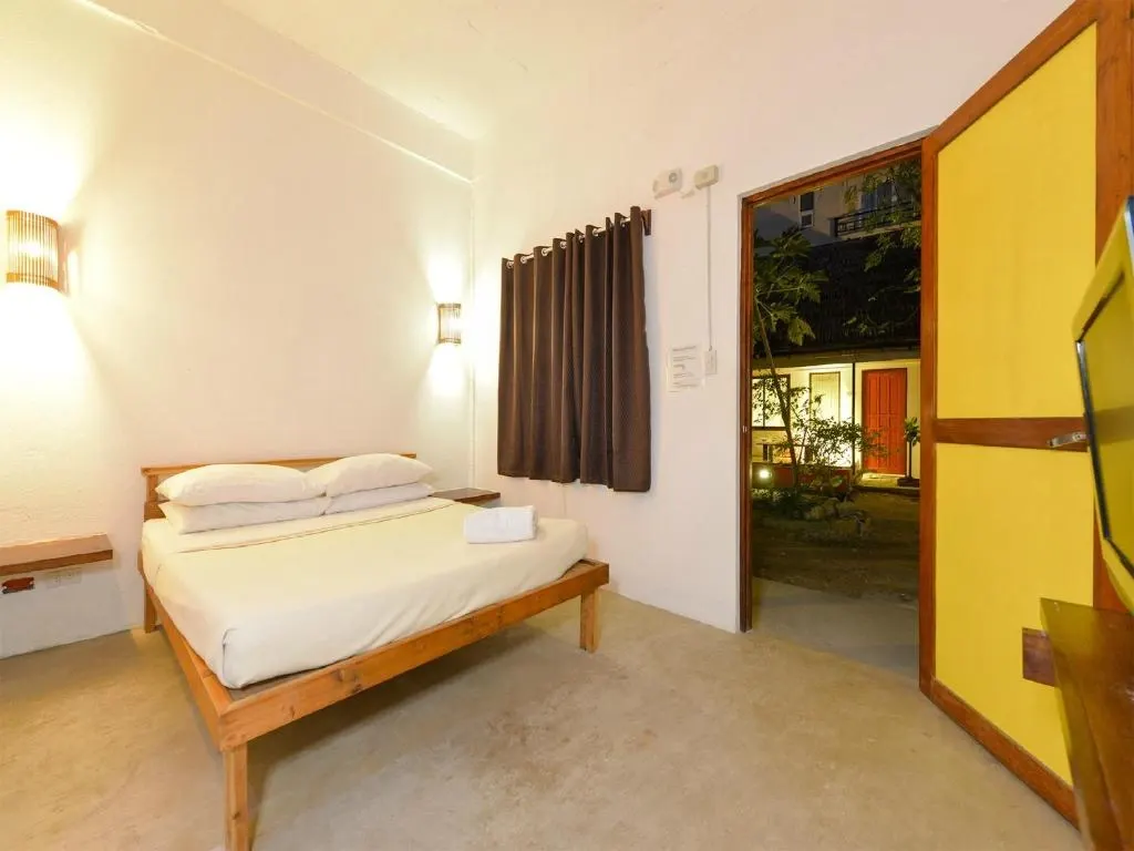 Standard Queen at The Lazy Dog Bed & Breakfast, Balabag, Boracay