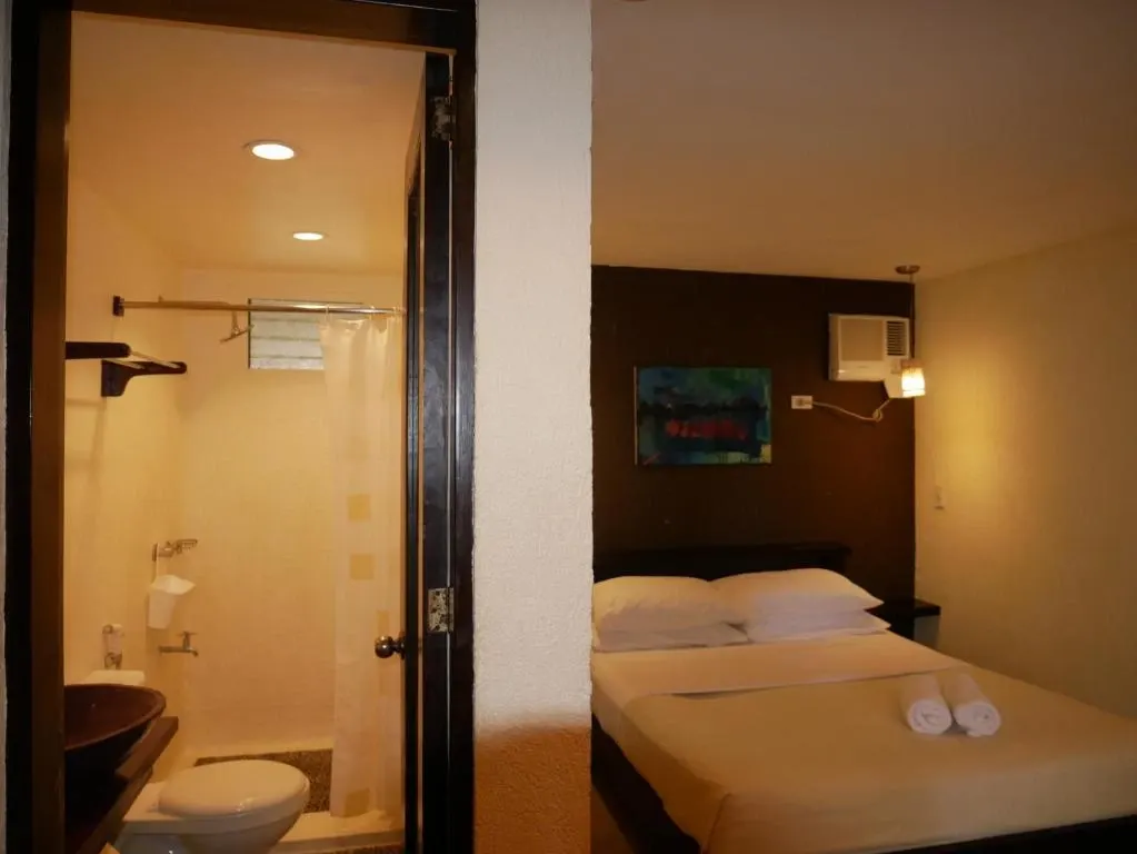 Cottage Queen at The Lazy Dog Bed & Breakfast, Balabag, Boracay