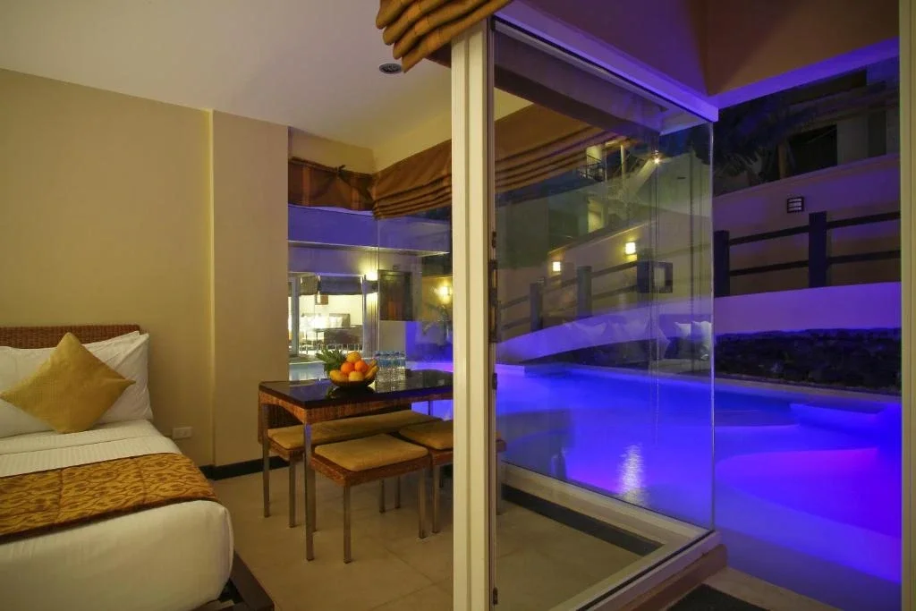 Family Grand Suite with Pool Access