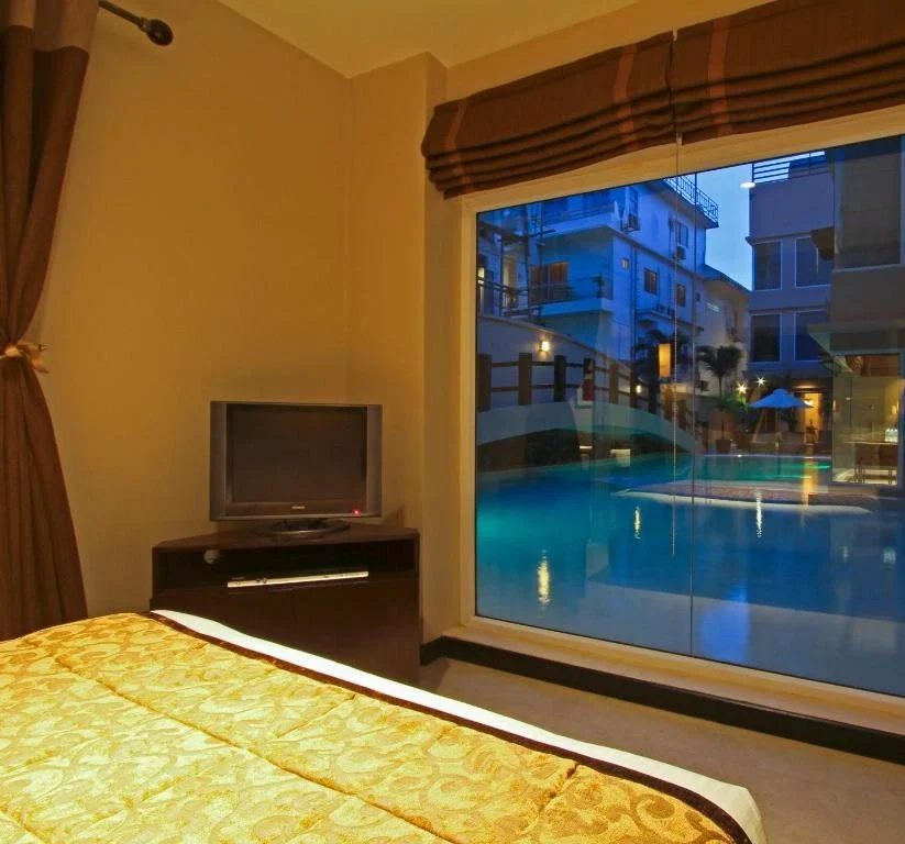 Family Grand Suite with Pool Access
