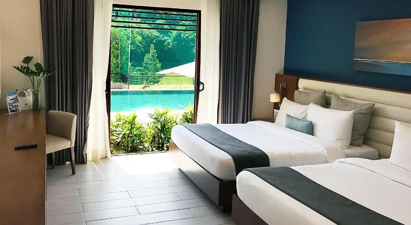 Premier Laguna Pool View