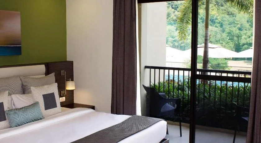 Laguna Pool View Connecting Room