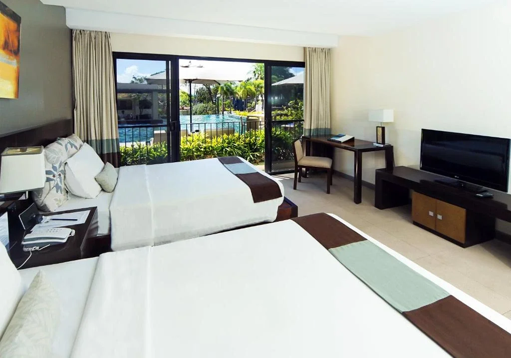 Premier Lucia Pool View