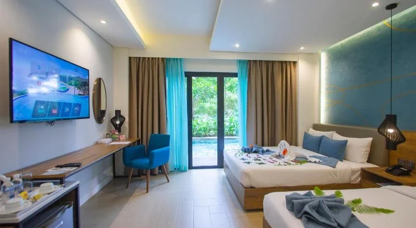 Premier Grand with Pool Access