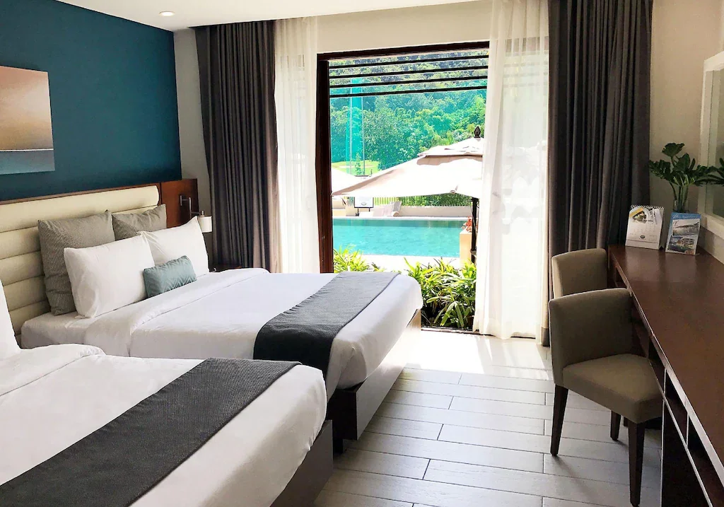 Premier Laguna Pool View