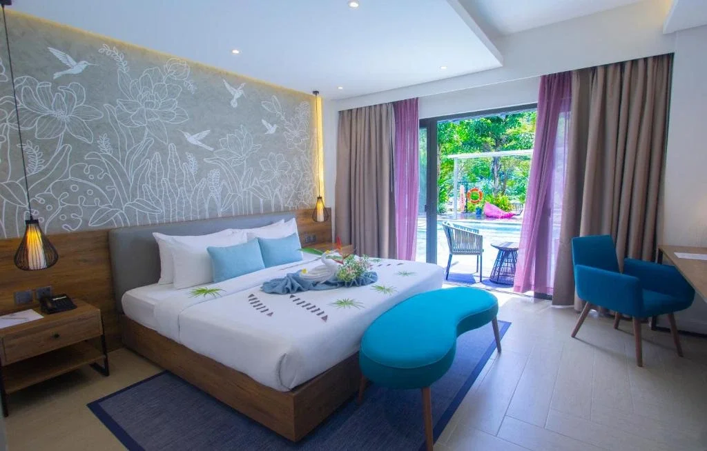 Premier Grand Connecting Room with Pool Access