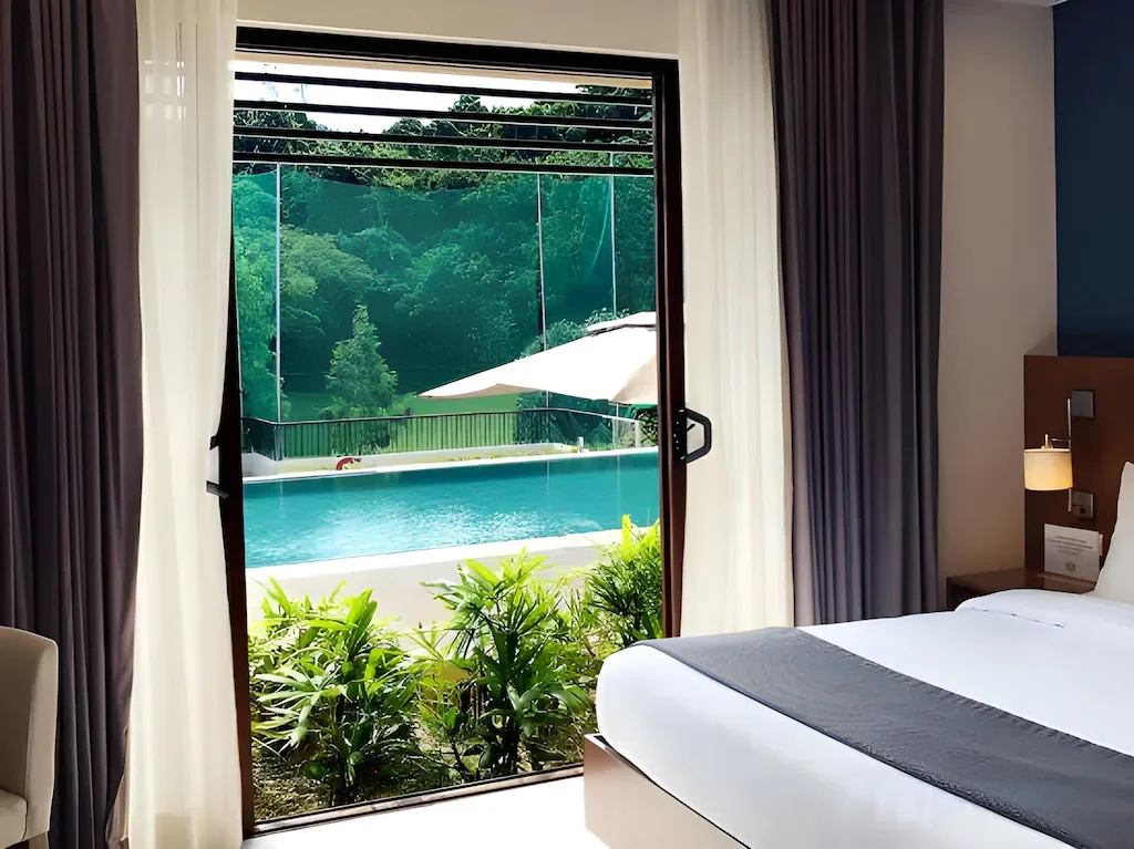 Premier Laguna Pool View