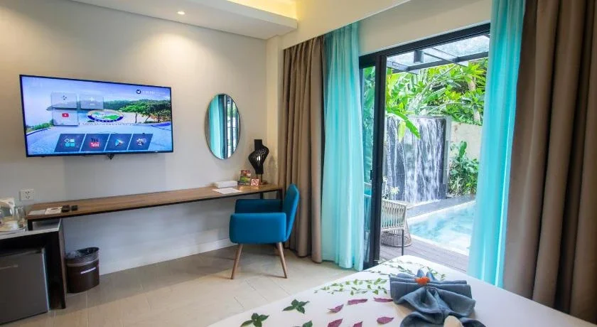 Premier Grand with Pool Access