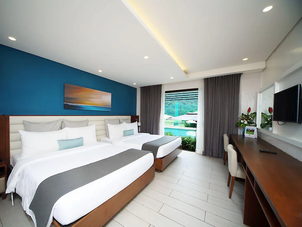 Premier Laguna Pool View
