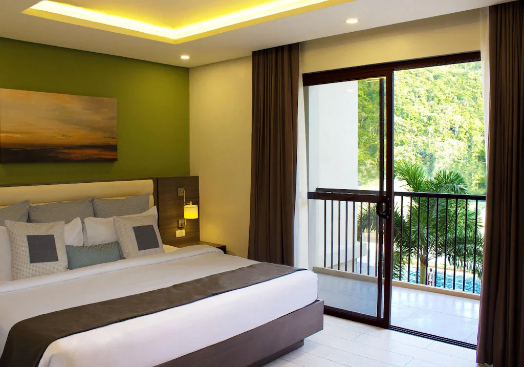 Laguna Pool View Connecting Room