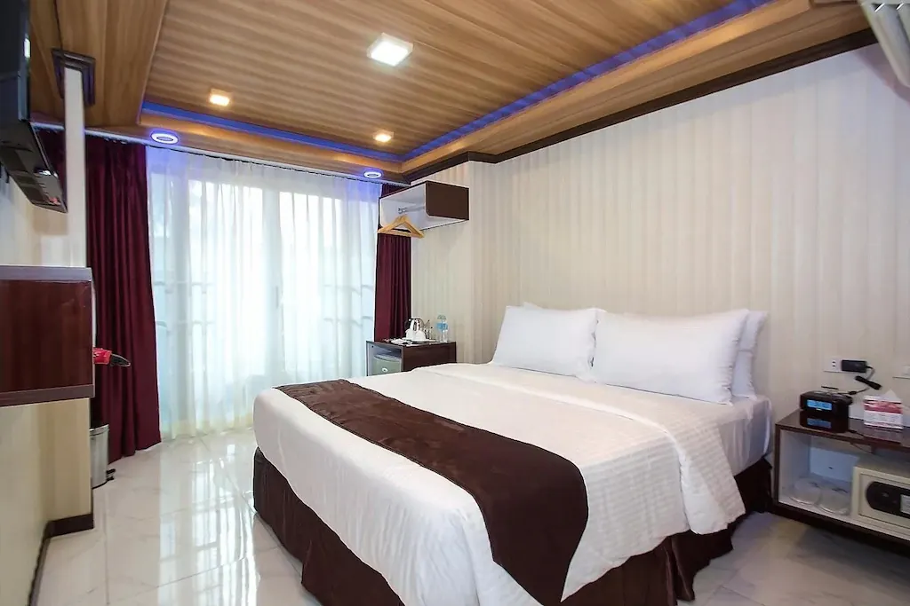 Main Building Standard Room with Partial View at Diamond Water Edge Resort, Boracay