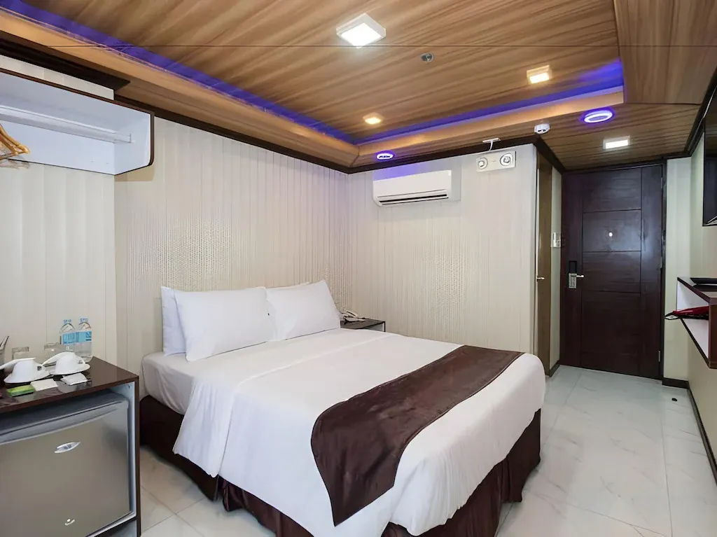 Main Building Standard Room with Partial View at Diamond Water Edge Resort, Boracay