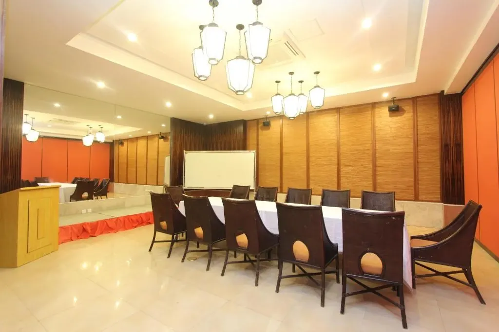 Crown Regency Beach Resort, Boracay — Photo 1