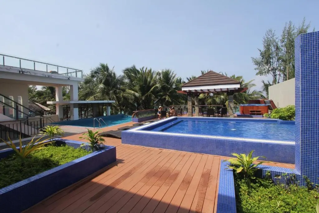 Crown Regency Beach Resort, Boracay — Photo 4