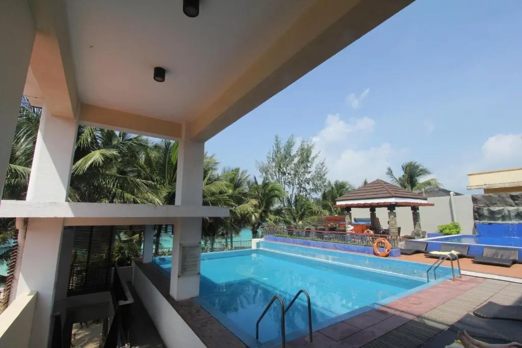 Crown Regency Beach Resort, Boracay — Photo 3