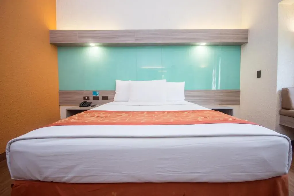 Queen Room at Microtel by Wyndham Boracay, Boracay