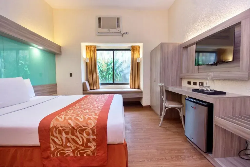 Queen Room at Microtel by Wyndham Boracay, Boracay