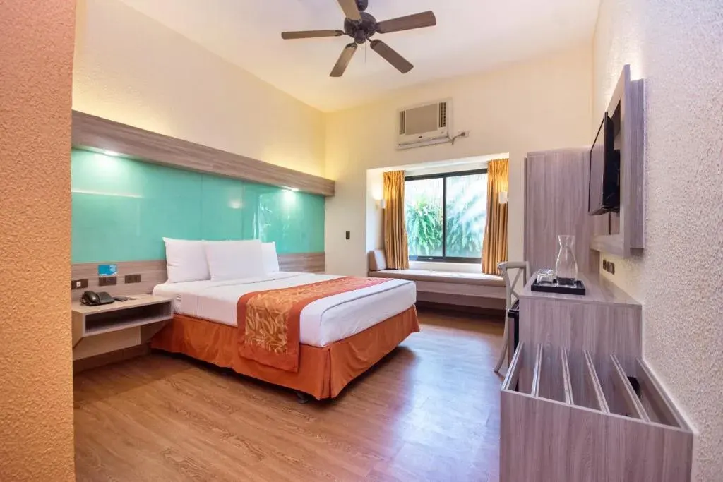 Queen Room at Microtel by Wyndham Boracay, Boracay