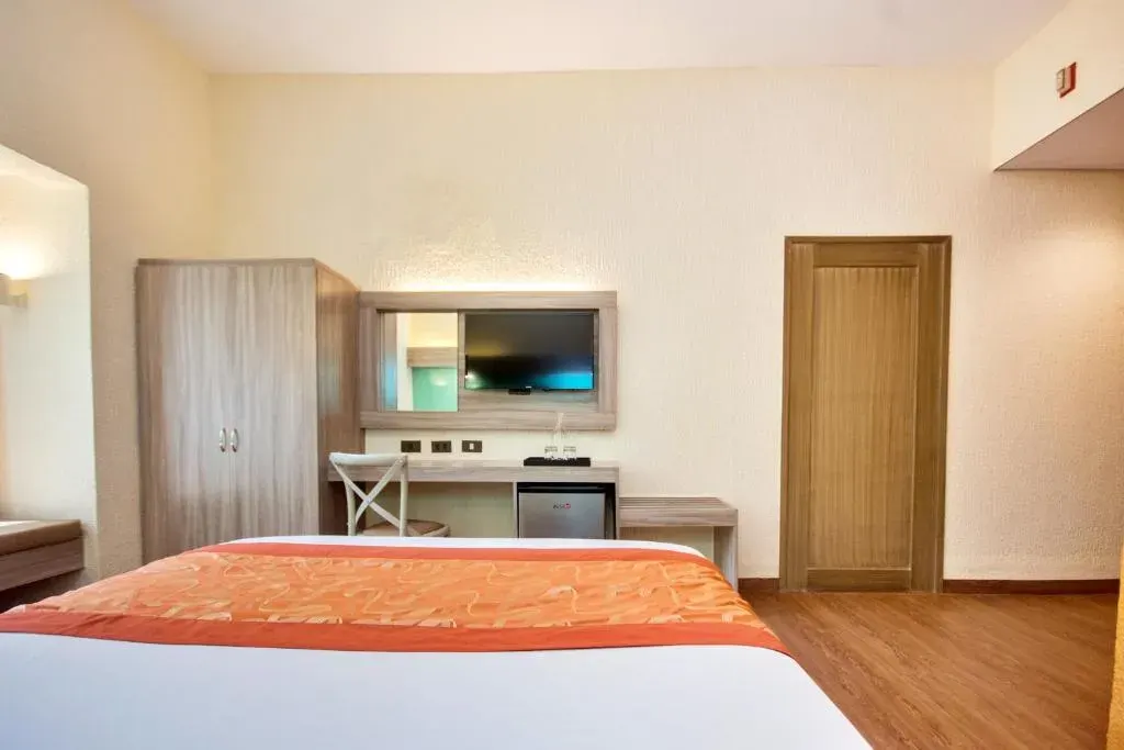Queen Room at Microtel by Wyndham Boracay, Boracay