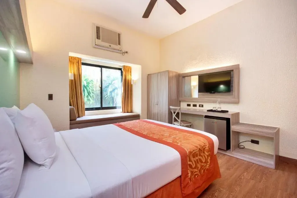 Queen Room at Microtel by Wyndham Boracay, Boracay