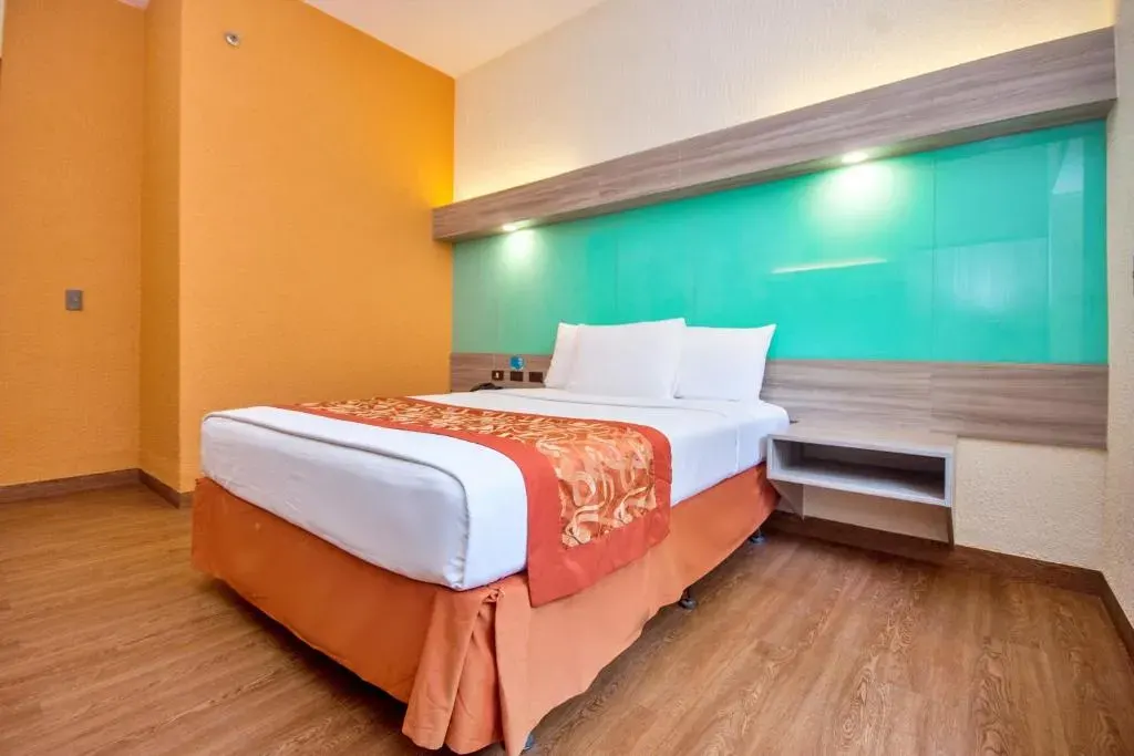 Queen Room at Microtel by Wyndham Boracay, Boracay
