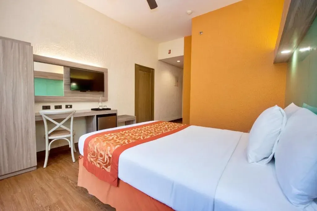 Queen Room at Microtel by Wyndham Boracay, Boracay