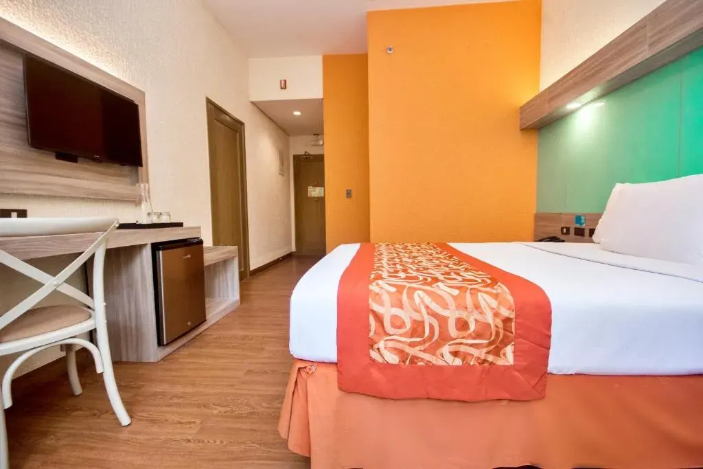 Queen Room at Microtel by Wyndham Boracay, Boracay